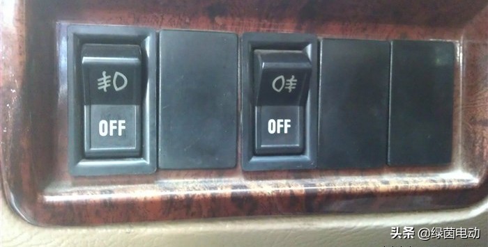 老款经典夏利两厢二手,2004年两厢夏利图片