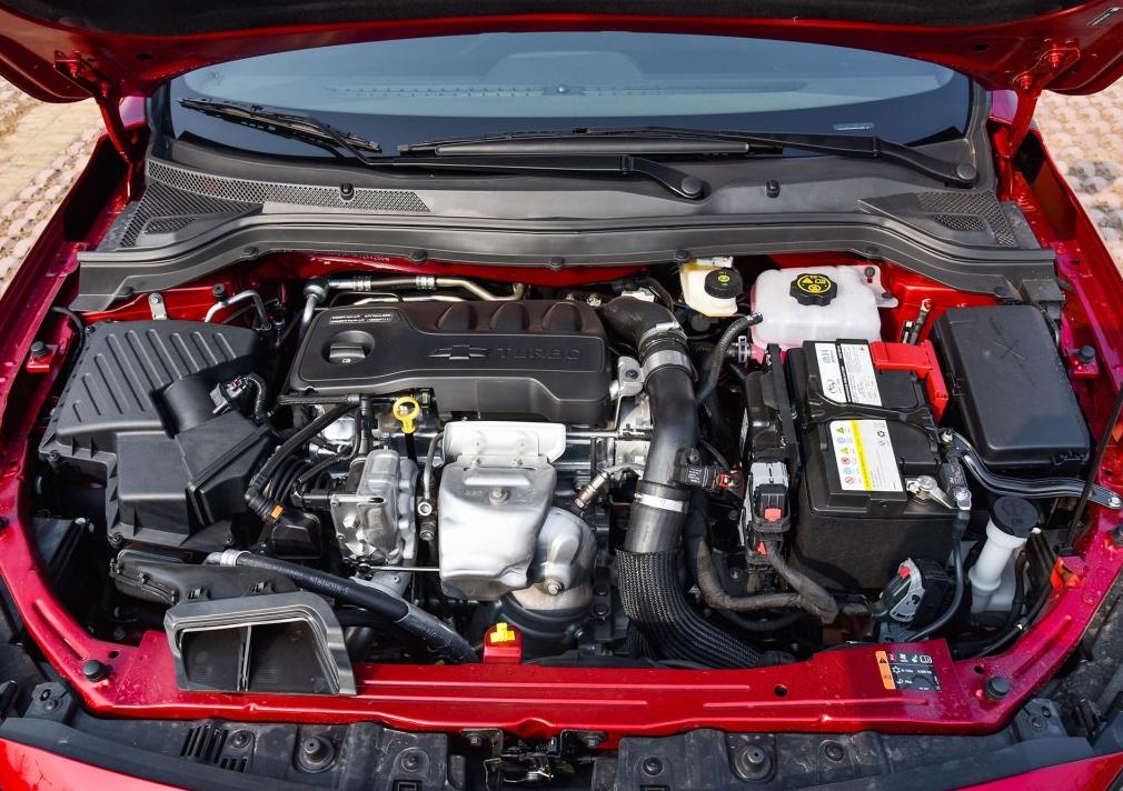 这合资车全系国六,四轮独悬,配车侧预警+电动座椅,已跌破十万