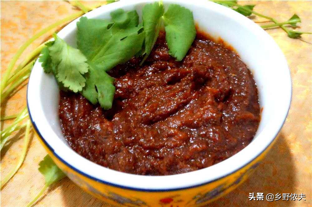 舌尖上的中国东北人爱吃大酱,知道东北人为啥爱吃大酱吗