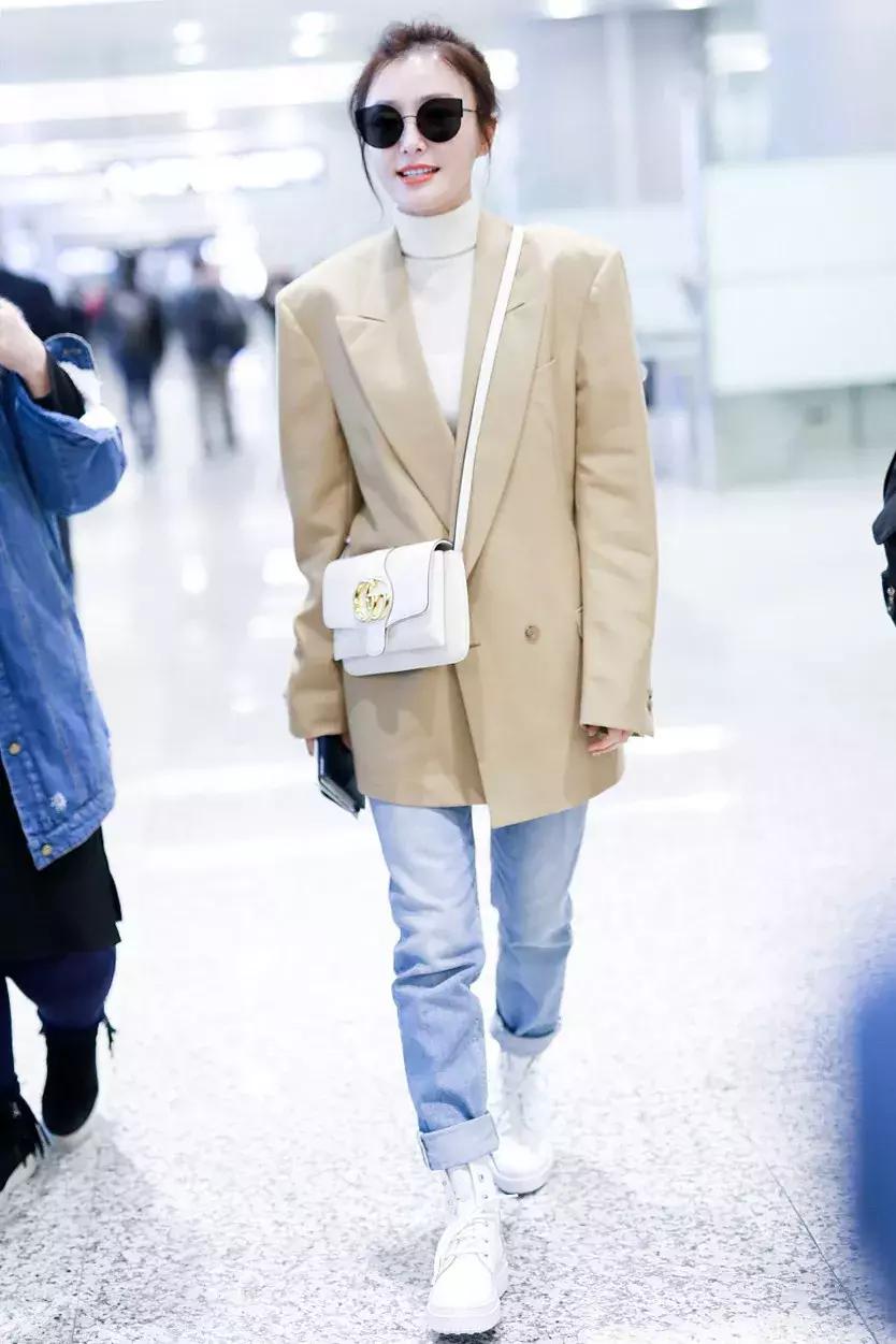 这篇春晚穿搭主要是来回(应)馈(付)社(老)会(板)的!