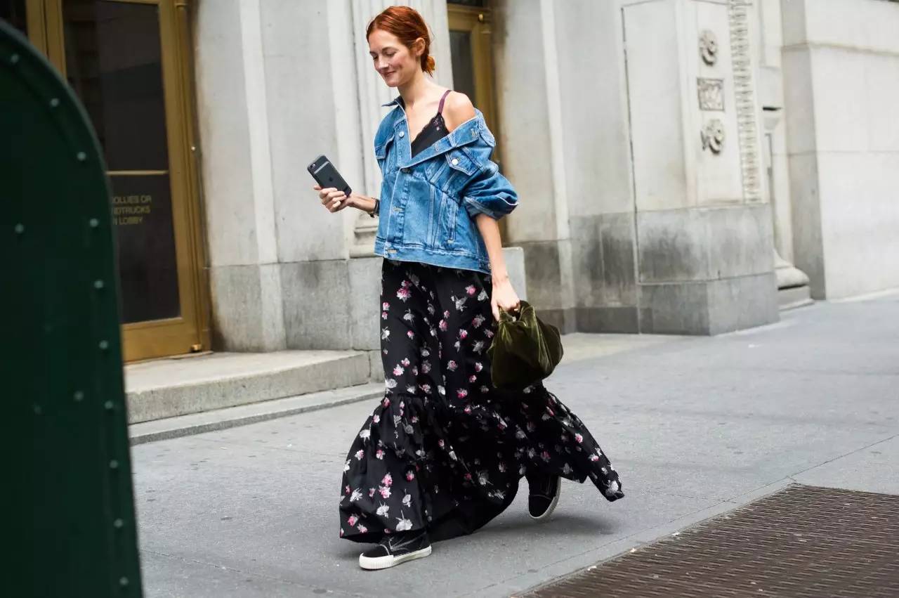 它们是街拍中永不落伍的存在也是你衣柜的救星