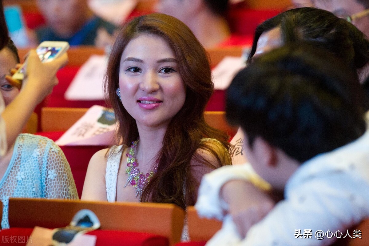 郭美美的价值观为何会扭曲,一代网红郭美美的荒谬人生