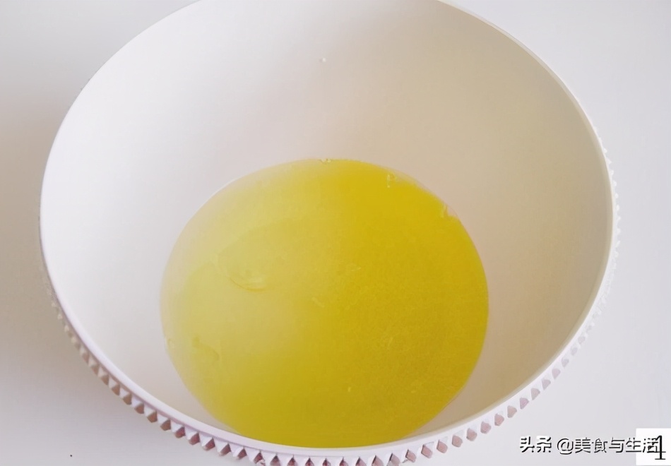 做法简单口感松软绵密的海绵蛋糕,不会融化的蛋糕简单又好吃又漂亮