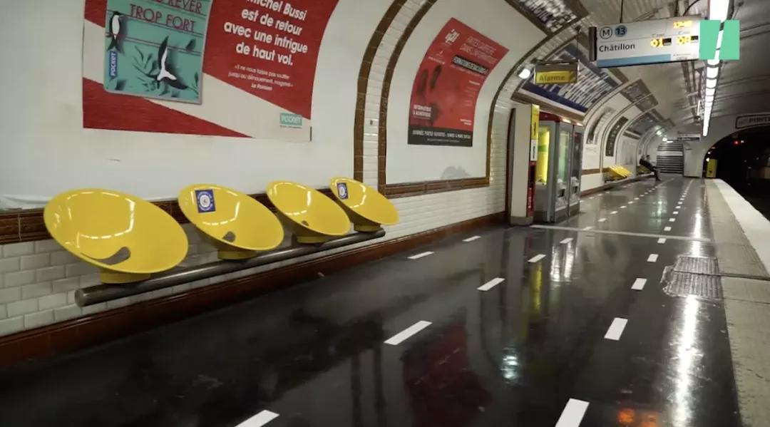 在贴满了一百万张贴纸之后,我快不认识巴黎地铁了…