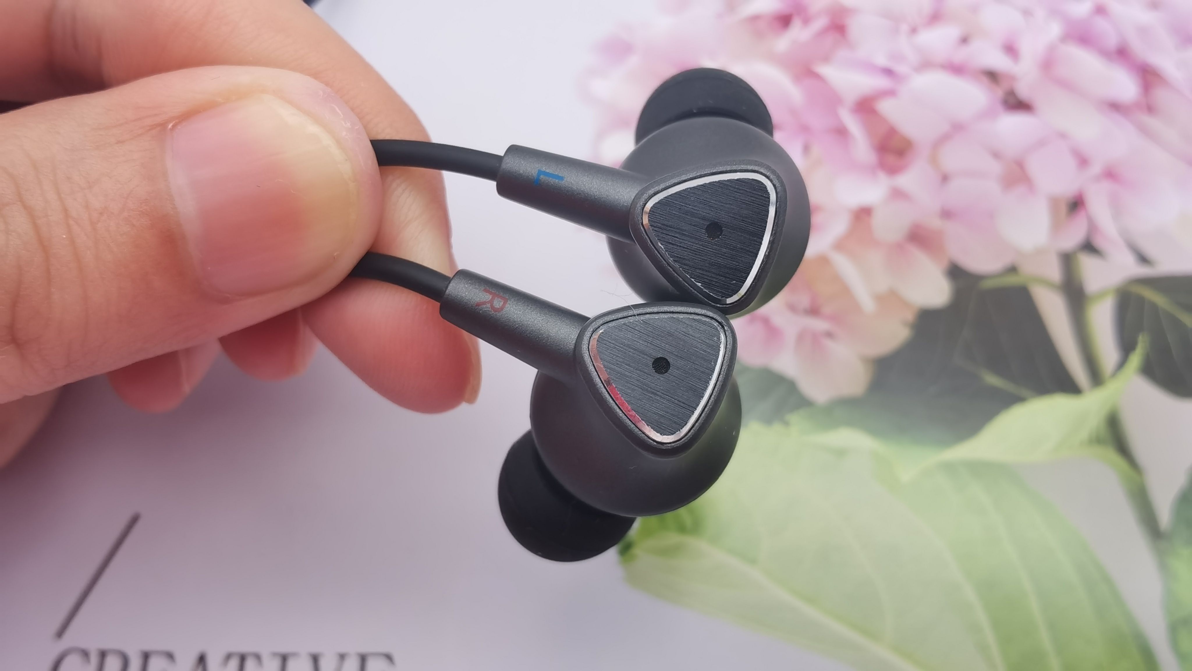 爱国者蓝牙耳机w08使用说明,爱国者运动蓝牙耳机w06评测