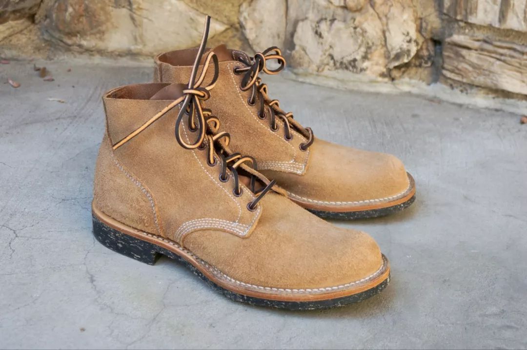 冬天又暖和又软适合穿的靴子,冬天最适合穿的靴子是什么颜色