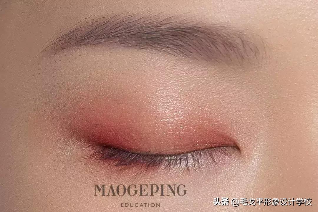 怎样画出大眼妆,如何画出精致眼妆