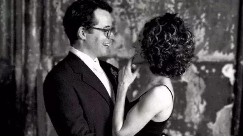 都是鹰钩鼻大美女，都爱过同一些男人，她俩的路怎么就不一样呢？