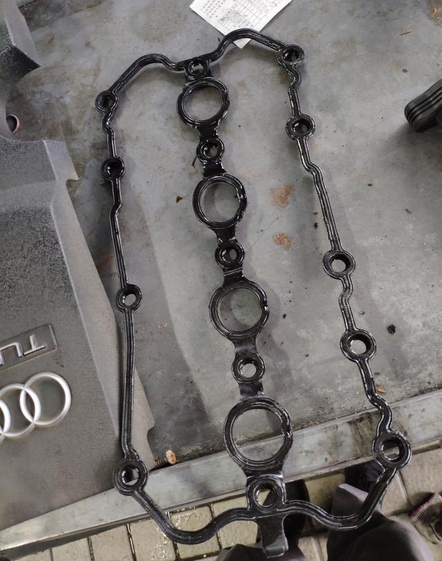 11年奥迪a6漏机油,奥迪a62.0t漏水一般哪里问题