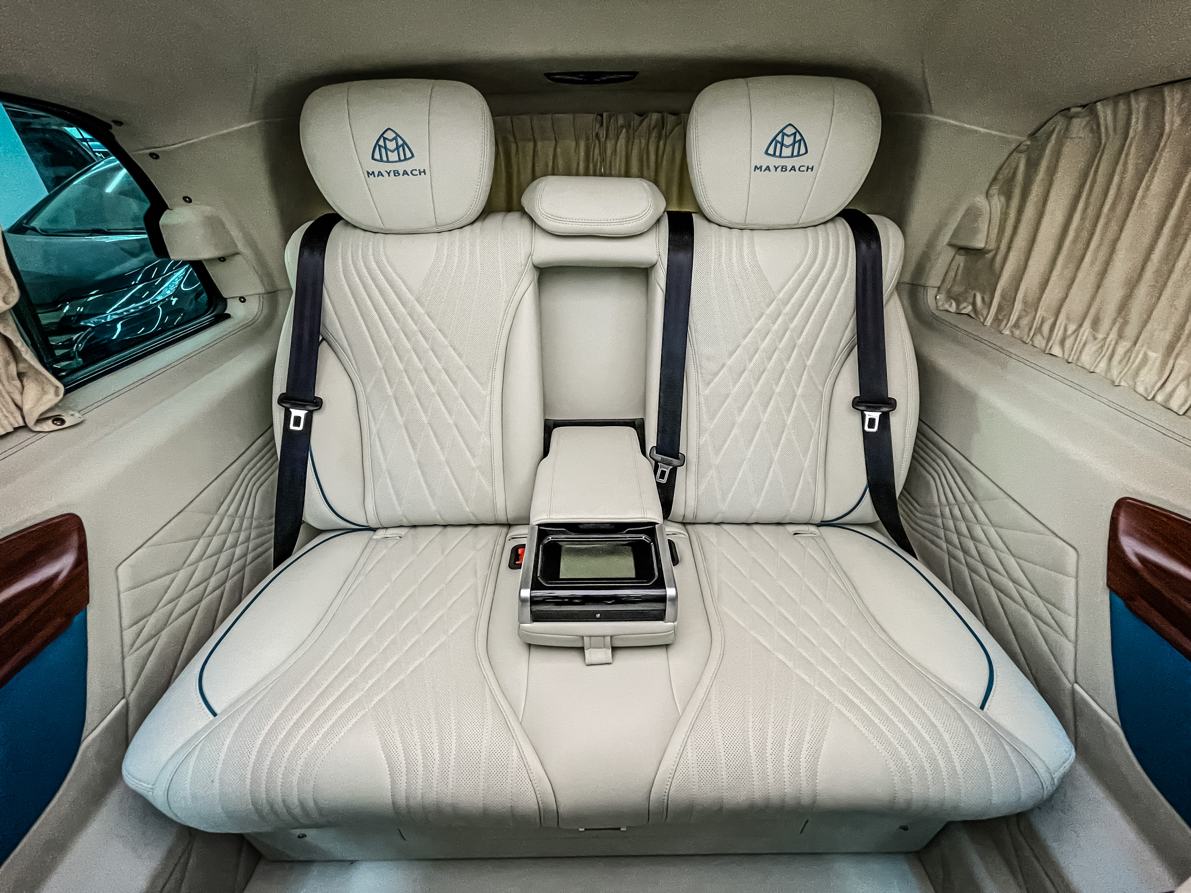 奔驰威霆改迈巴赫顶灯,沈阳威霆改装迈巴赫顶灯