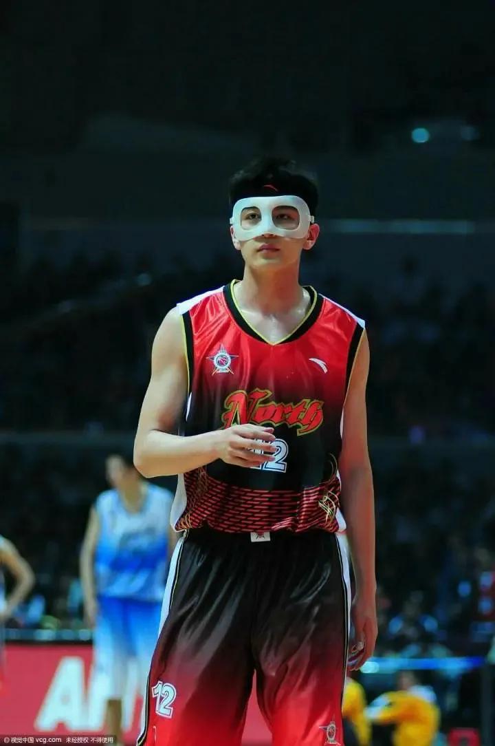 193cm体坛第一帅哥爆红，颜值惊艳：他要出道，男明星就哭吧