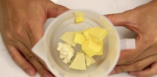 洋梨焦糖蛋糕做法,秋天的第一个蛋糕制作教程