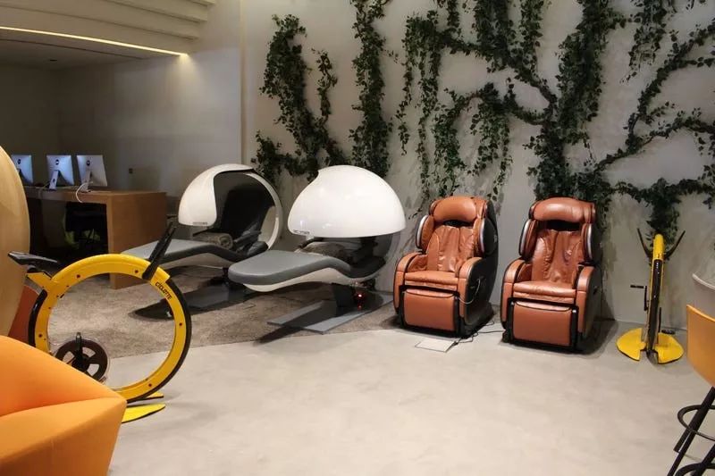 迪拜机场豪华VIP私人候机楼,还可试驾布加迪威龙,简直壕气冲天