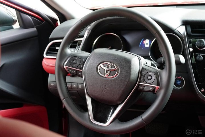 八代凯美瑞运动版红内饰,八代凯美瑞运动版电光宝石绿