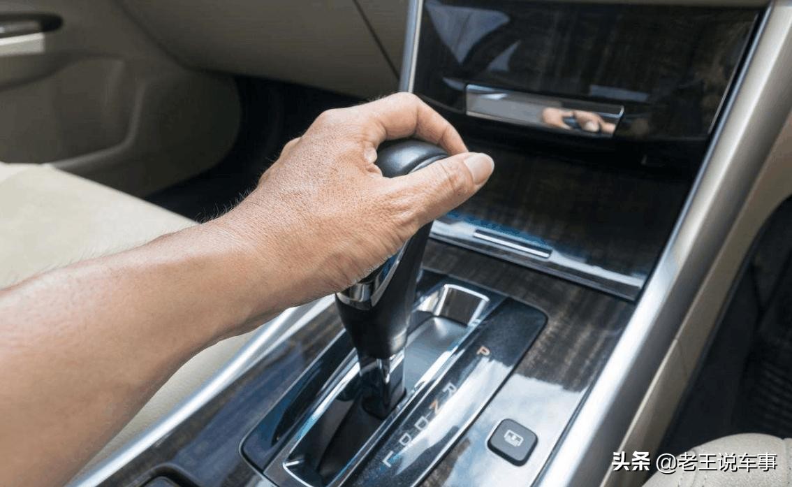 高速路上刹车失灵电子手刹怎么用,电子手刹自动挡车刹车失灵怎么办