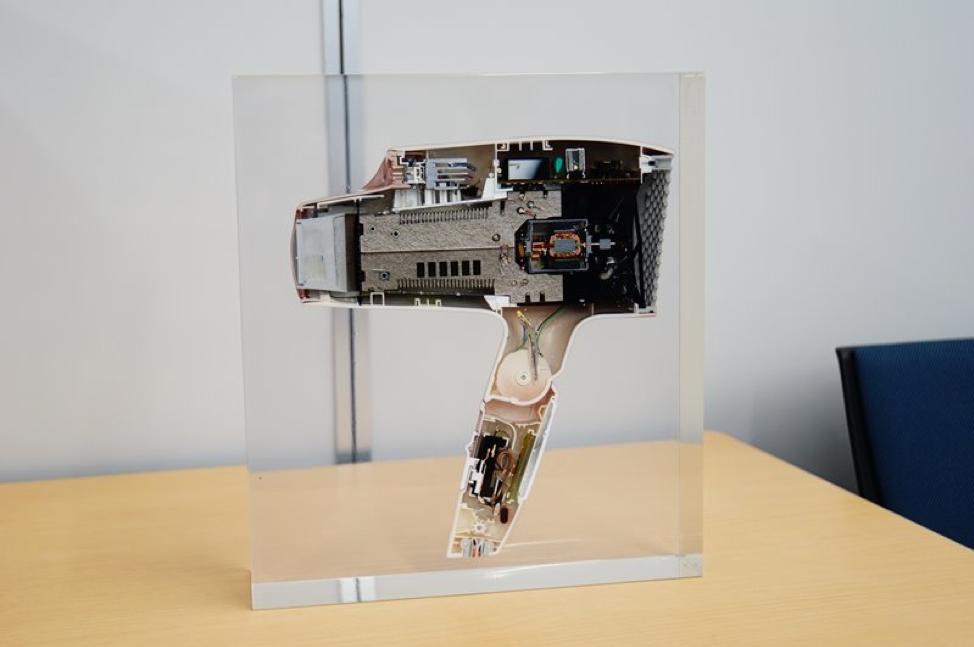 2000块钱的吹风机跟100的区别,2000元的吹风机