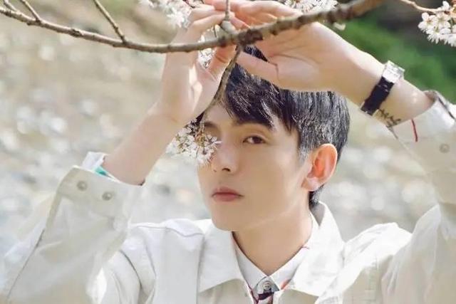 十二星座吃醋怎么哄,12星座吃醋爱一个人的表现