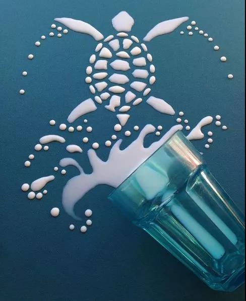 你可以擦掉那滴水,或者顺势用它画点不一样的美丽