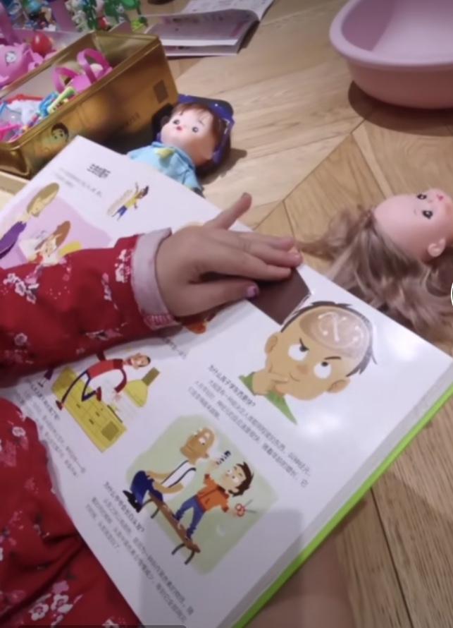 包贝尔女儿包饺子李现评论,包贝尔女儿搞笑饺子化身迷妹李现