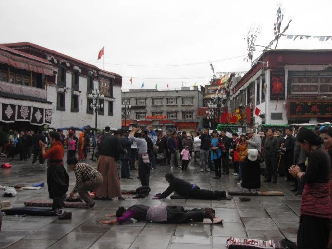 女孩独自一个人去旅游的心理,独自一人去西藏在哪里最好