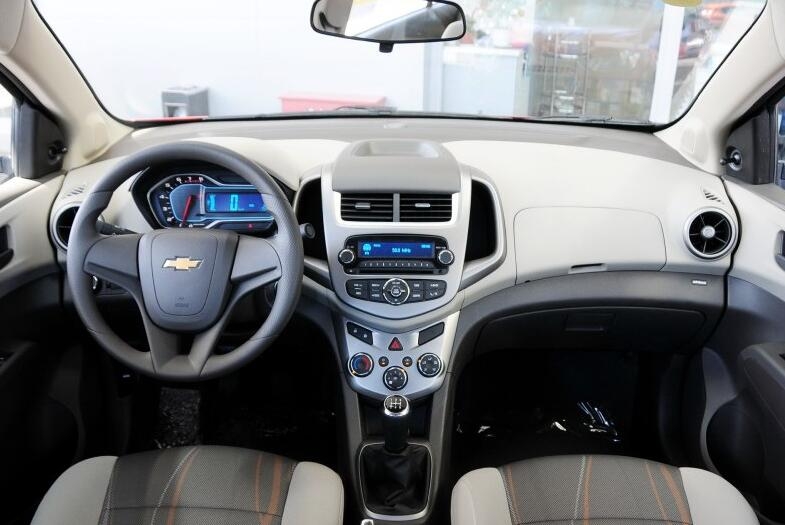 5万预算选雪佛兰是13年大空间景程还是车龄更短的爱唯欧