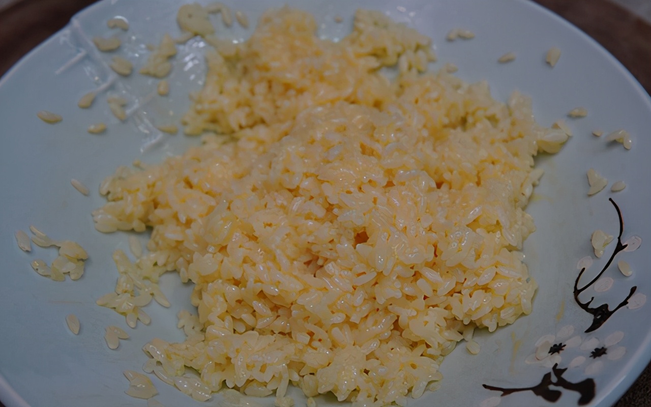 好吃的酱油炒饭简单方法,简单的酱油炒饭最正确的做法