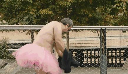 穿着15年的蓬蓬裙的中年男人,粉色蓬蓬裙穿了14年