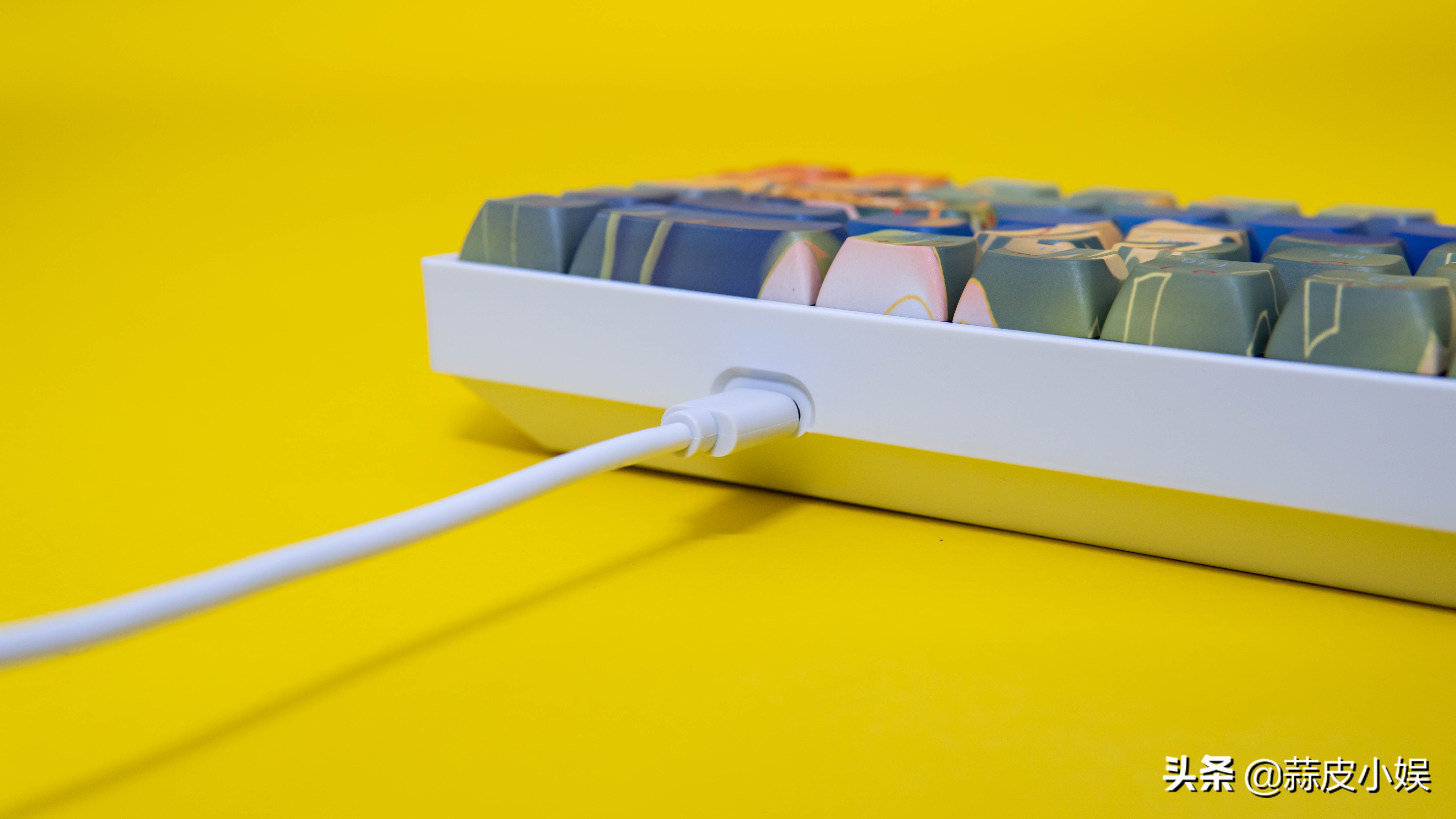 性价比高的百元炫酷机械键盘,新贵gm1080三模无线机械键盘体验