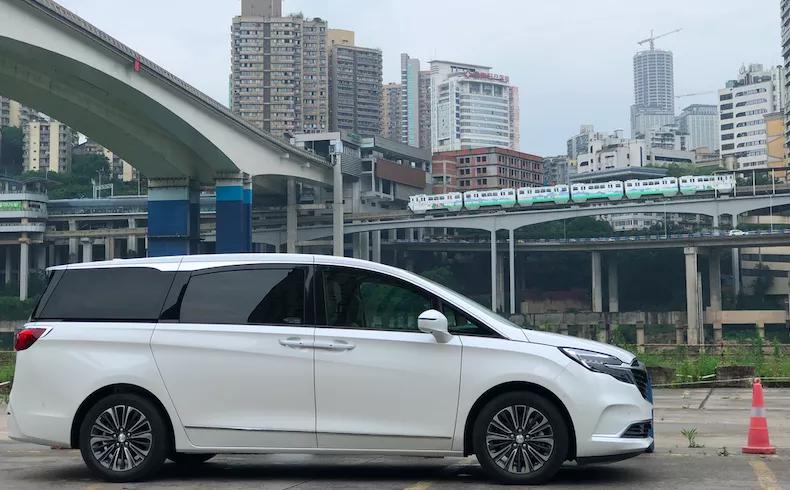 新款gl8es陆尊顶配,别克gl8es陆尊653t豪华版