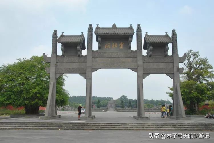 这个奇特的地方，将石狗视为图腾，却爱吃狗肉