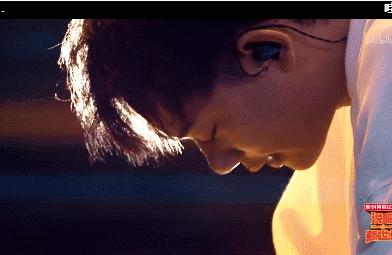 他来了，带着让rapper低头的节目来了