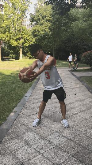 篮球的球性球感练习有哪些,儿童篮球球性训练0-3岁