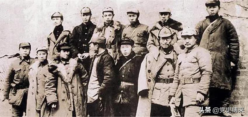 周恩来审阅南昌起义领导人排名时，将贺龙的名字排在了*德朱**之前