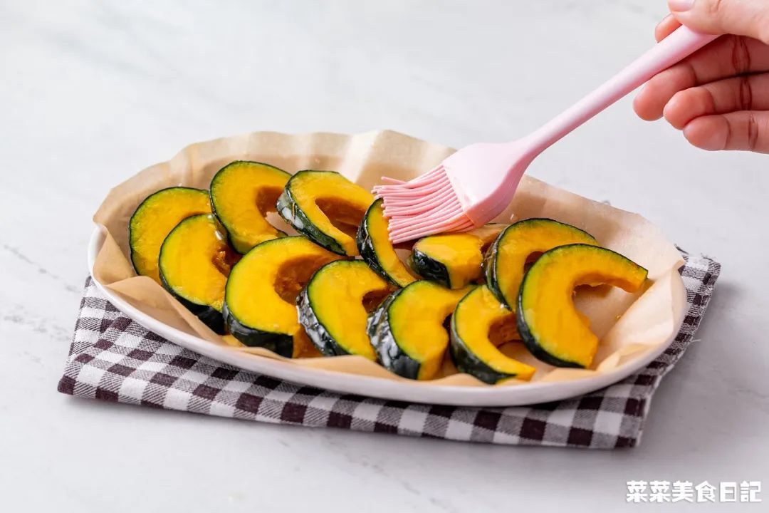 上班族午饭微波炉加热,微波炉解决一日三餐