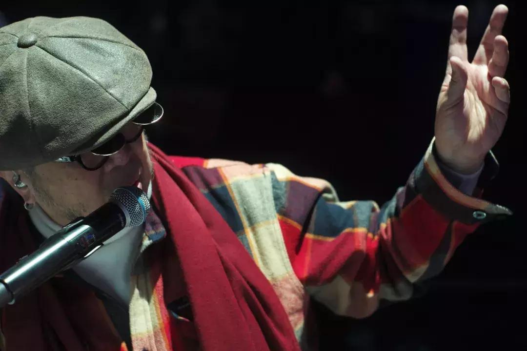 新喜剧之王主题曲,喜剧之王结尾曲疾风