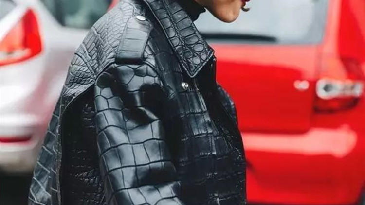 短款皮衣各种时尚搭配图 (高级时髦皮衣穿搭)