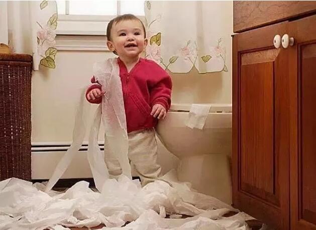 宝宝爱撕东西,宝宝自从学会撕纸