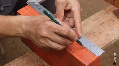 靠锯木头火爆国外，4000w人想当他孙子的大爷，到底有多牛x？