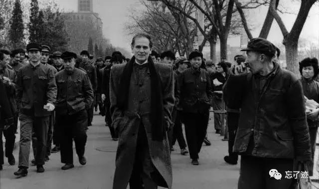 太空时代服装图片,太空科学实验服