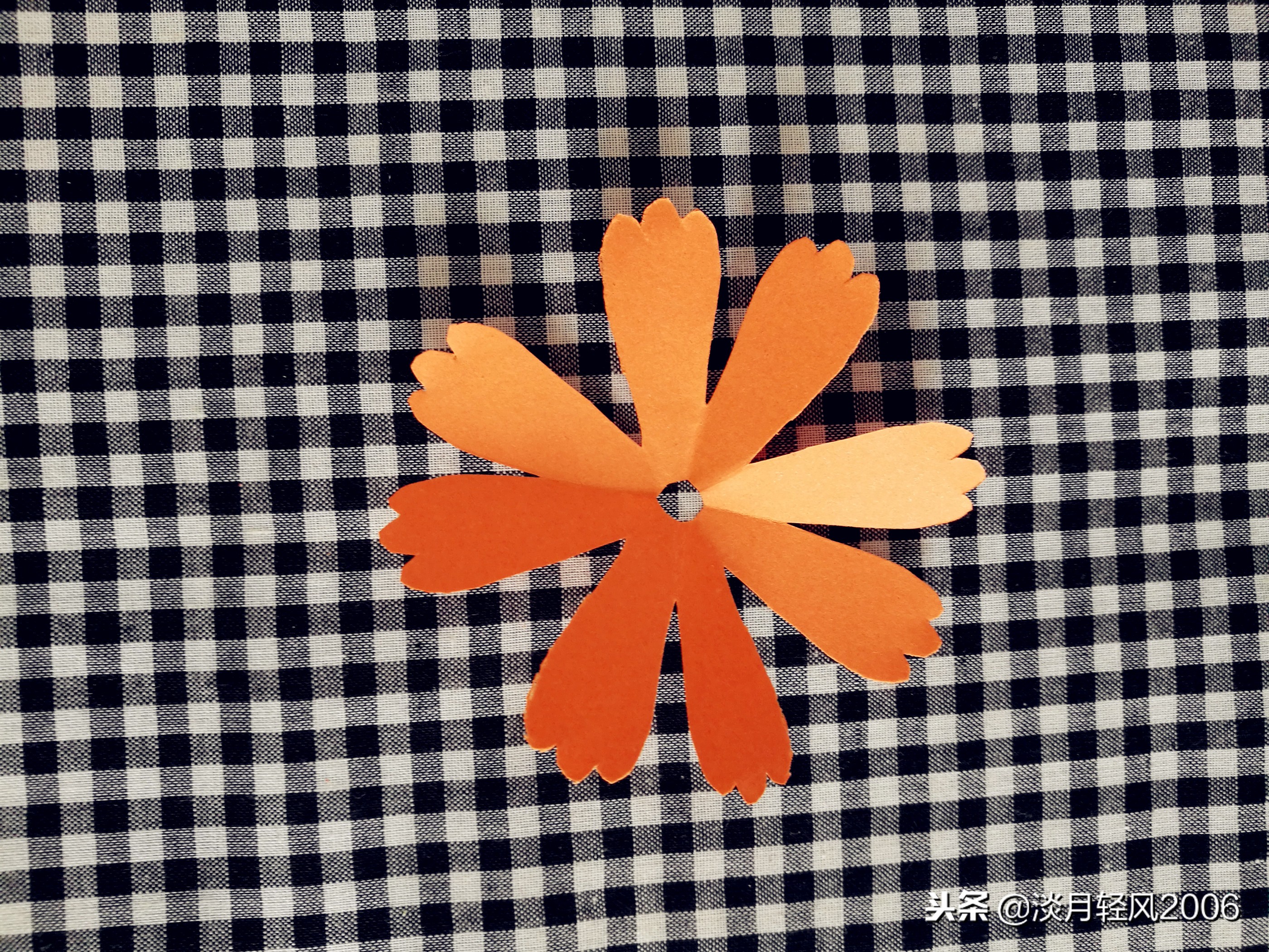 非常小的卡纸一束花手工制作,一枝花一张硬卡纸包装教程