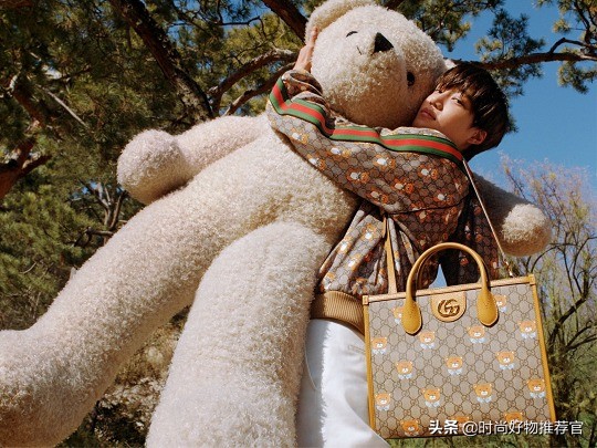 gucci泰迪熊印花连衣裙 (gucci粉色卫衣泰迪熊)