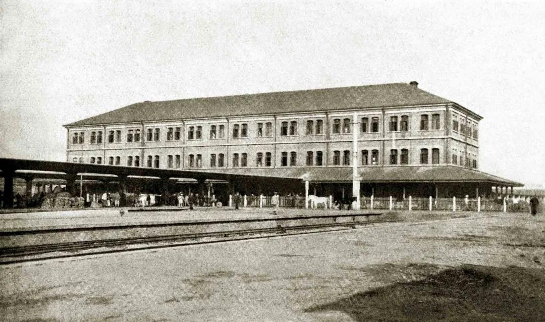 还记得朱自清的荷塘月色吗,朱自清火车站背影原型照片