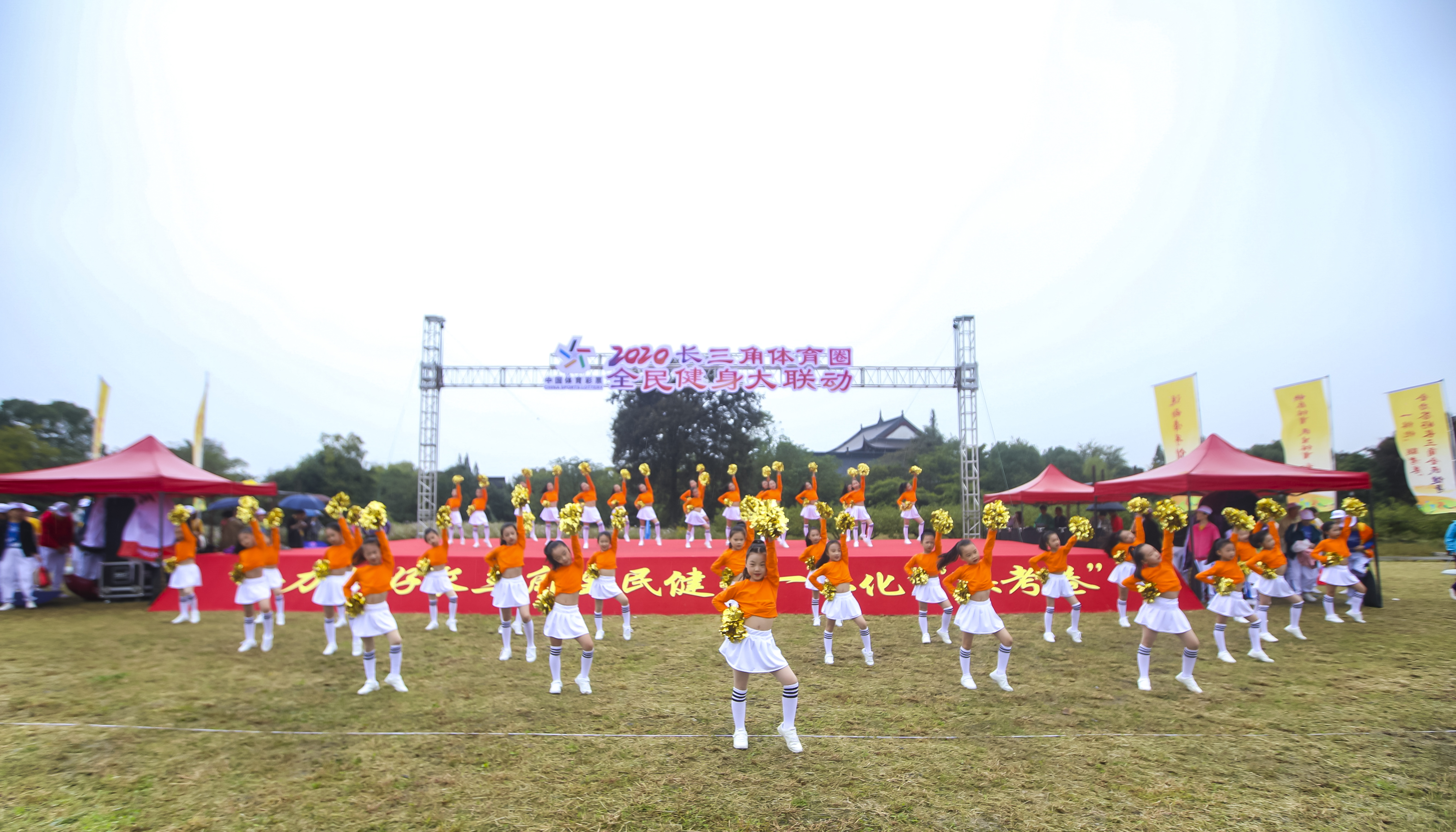 陆上打、天上飞、水中游，感受全方位体验——三省一市体育达人齐聚嘉兴动起来