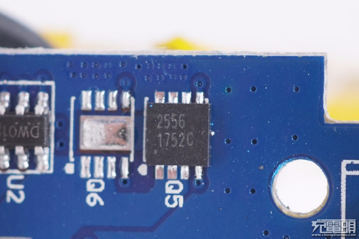 金威澎充电器如何拆开,金威澎充电器拆解