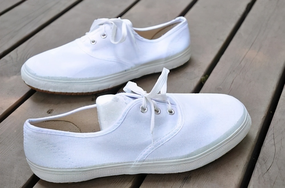 没有耐克、阿迪,自贡人小时候上体育课穿这些