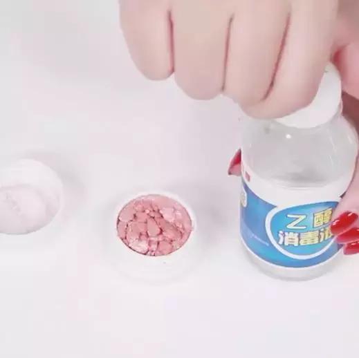 口红折断了最快修复方法,口红断裂自己修复方法