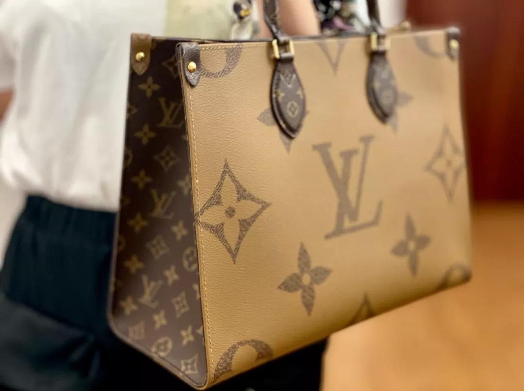 28岁生日礼物收了个LV的包，我老板米姐送的，简直太震惊了