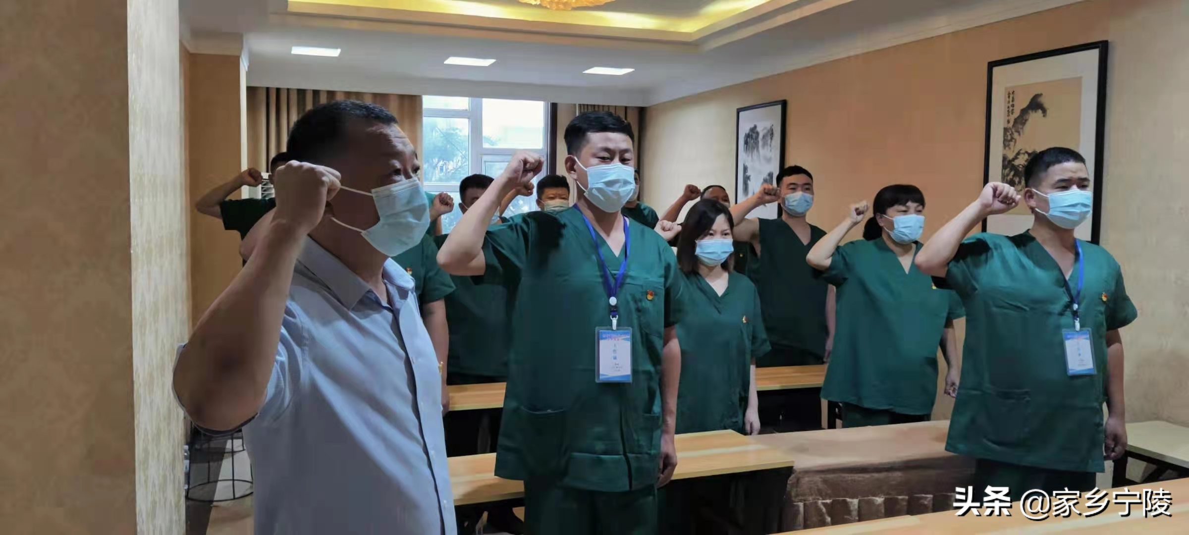 党旗在防疫卡点高高飘扬,党旗在疫情防控一线高高飘扬视频