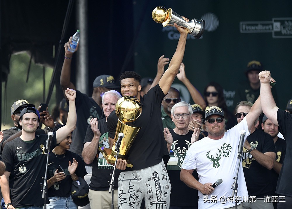 雄鹿队字母哥黑色球衣,雄鹿字母哥球衣