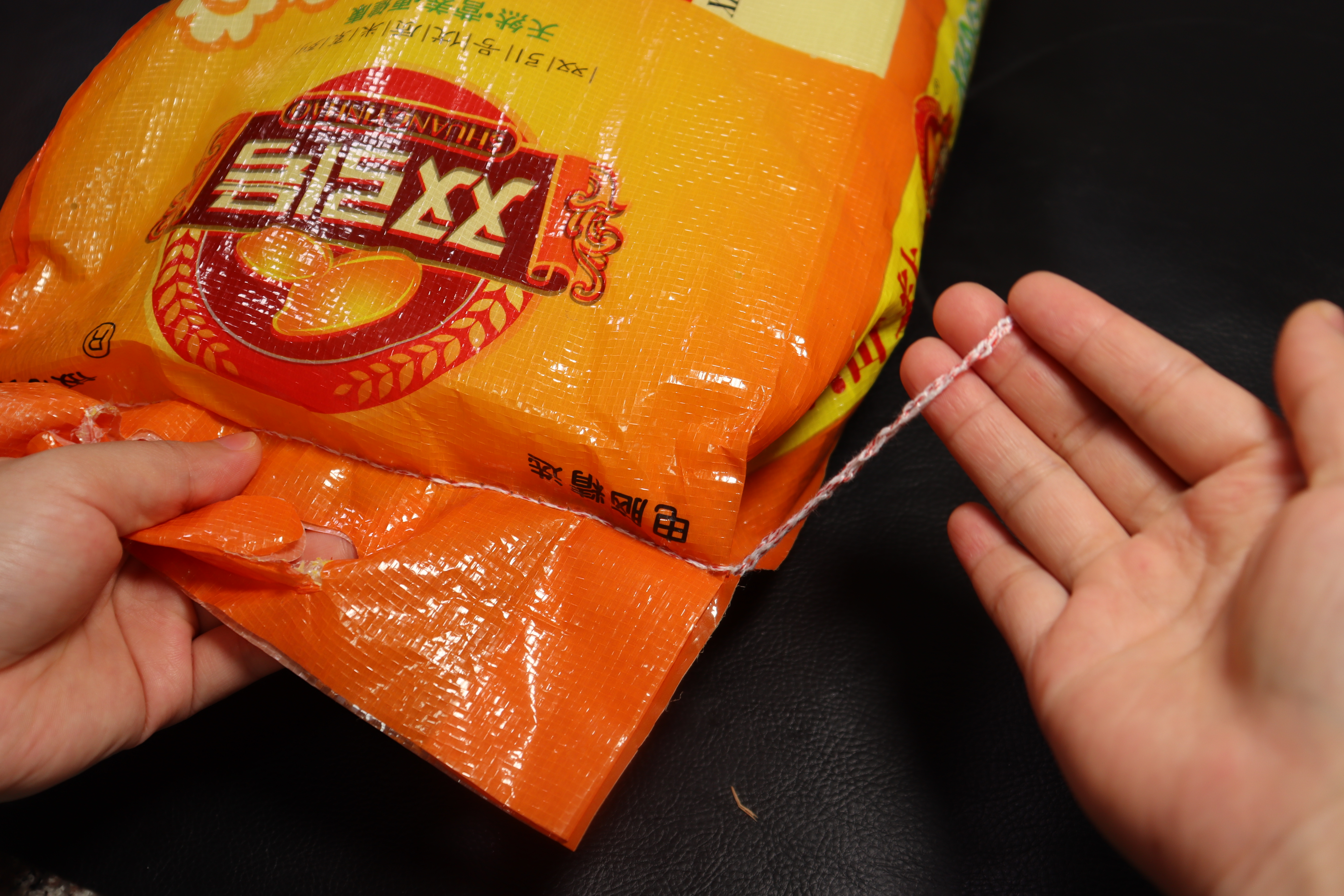 原来撕断胶带这么简单,拆缝线的快速方法